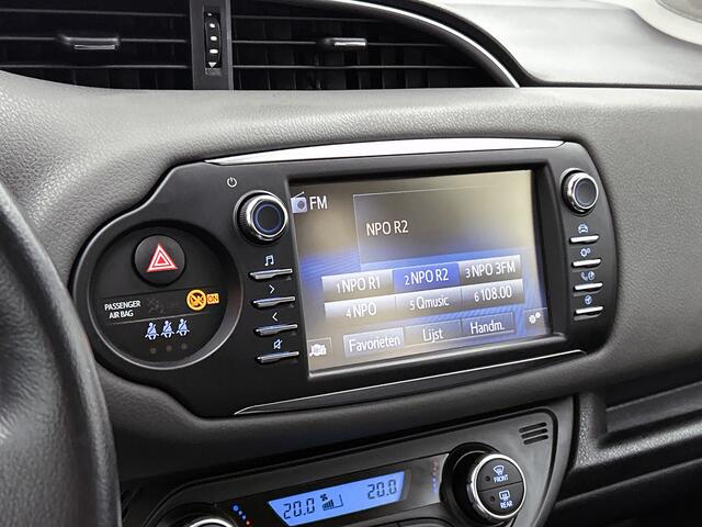 Toyota YARIS 1.5 Hybrid Dynamic | Navigatie | Climate Control | Parkeersensoren achter | LMV |