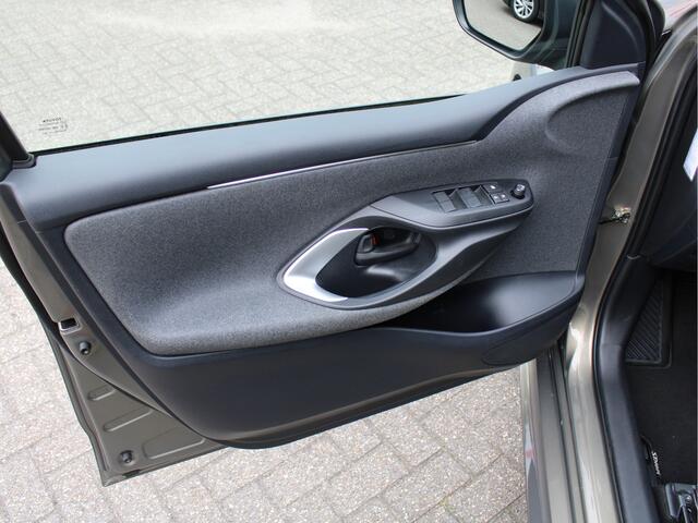 Toyota YARIS 1.5 Hybrid Dynamic /NAVI/16'LM/Keyless/Camera/Lane assist/ACC/DAB+/Carplay/ISOFIX/NAP! 1e eig!