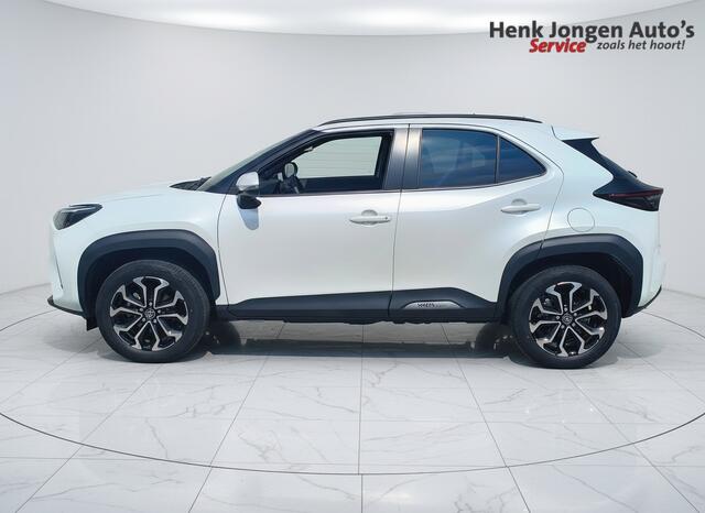Toyota YARIS Cross 1.5 Hybrid 115 First Edition uit 2025 Rijklaar + Fabrieksgarantie Henk Jongen Auto's in Helmond, al 50 jaar service zoals 't hoort!