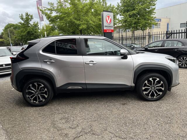 Toyota YARIS Cross 1.5 Hybrid 115 First Edition // ADAPT. CRUISE // KEYLESS // APPLE-ANDROID AUTO // CAMERA+SENSOREN // STOELVERWARMING //