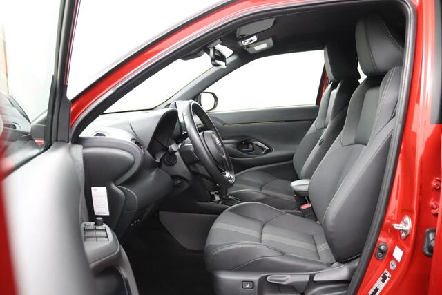 Toyota YARIS Cross 1.5 Hybrid Adventure | Trekhaak | JBL Audio | Stoel en Stuurverwarming | Head Up Display |