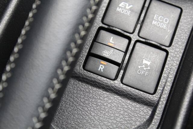 Toyota YARIS 1.5 Hybrid Dynamic | Rijklaar | Stoelverw. | Clima | Cruise | Mistlampen | LM-velgen | Dealer onderhouden