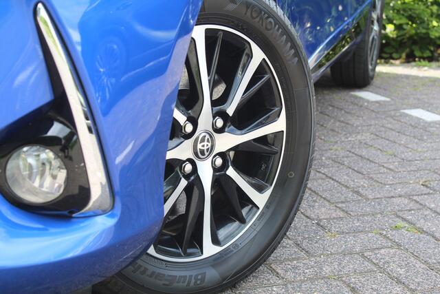 Toyota YARIS 1.5 Hybrid Dynamic | Rijklaar | Stoelverw. | Clima | Cruise | Mistlampen | LM-velgen | Dealer onderhouden