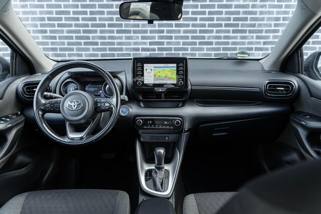 Toyota YARIS 1.5 Hybrid Dynamic | Trekhaak | Navigatie | Apple Carplay | Android Auto | Achteruitrijcamera | LED Koplampen | Keyless Entry | All-Season banden | Climate Control | Cruise Control Adaptief