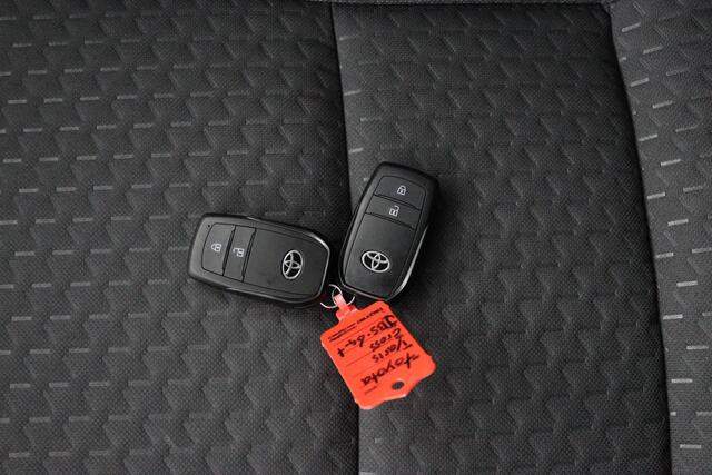 Toyota YARIS Cross 1.5 Hybrid 115 Dynamic | Comfort pack | Parkeersensoren | Stuur en stoel verwarming |