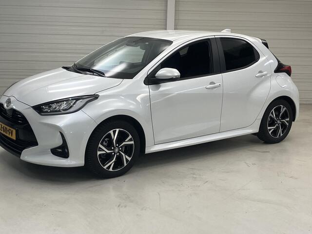 Toyota YARIS 1.5 Hybrid 115 First Edition Navigatie / Afn. Trekhaak / All Weatherbanden / LM Velgen / NL auto / 1ste eigenaar /