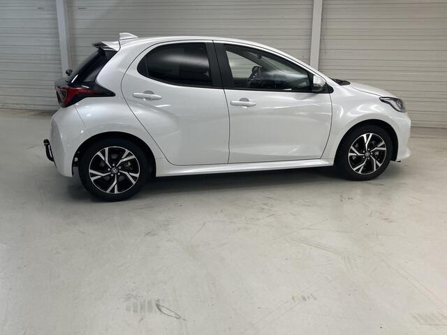 Toyota YARIS 1.5 Hybrid 115 First Edition Navigatie / Afn. Trekhaak / All Weatherbanden / LM Velgen / NL auto / 1ste eigenaar /