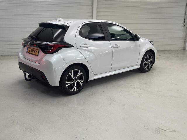 Toyota YARIS 1.5 Hybrid 115 First Edition Navigatie / Afn. Trekhaak / All Weatherbanden / LM Velgen / NL auto / 1ste eigenaar /