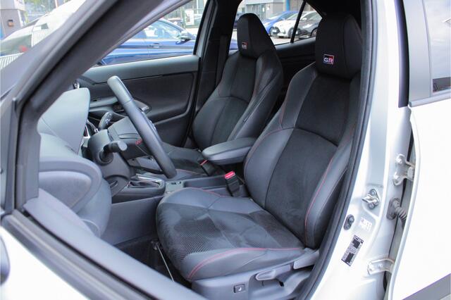 Toyota YARIS Cross 1.5 Hybrid GR Sport |nieuw onderhoud|JBL|elekt klep|stoelverwarming|HUD|