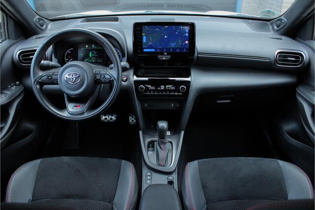 Toyota YARIS Cross 1.5 Hybrid GR Sport |nieuw onderhoud|JBL|elekt klep|stoelverwarming|HUD|