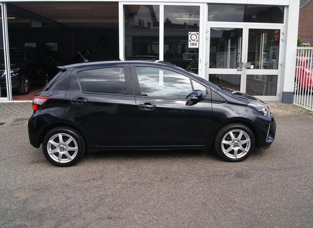 Toyota YARIS 1.5 VVT-i Active Navi,Camera,cruise,Clima,RIJKLAARPRIJS!!