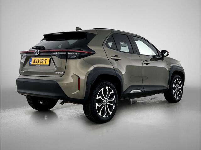 Toyota YARIS Cross 1.5 Hybrid First Edition + | Parkeersensoren V + A | Camera | Climate control | Stoelverwarming |
