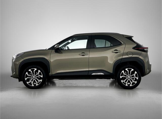 Toyota YARIS Cross 1.5 Hybrid First Edition + | Parkeersensoren V + A | Camera | Climate control | Stoelverwarming |
