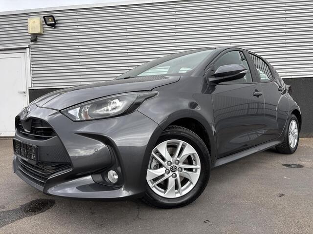 Toyota YARIS 1.5 Hybrid 115 Business Plus Parkeersensoren voor + achter, Stoelverwarming & Stuurwiel verwarmd, Apple Carplay en/of Android auto navigatie, Adaptieve cruise control