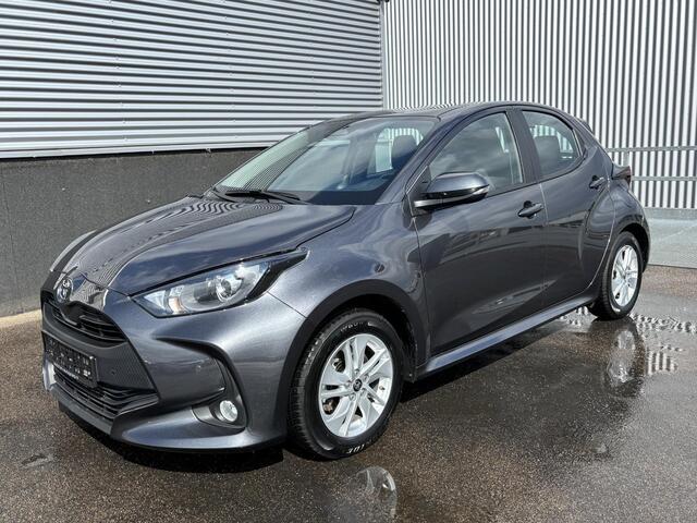 Toyota YARIS 1.5 Hybrid 115 Business Plus Parkeersensoren voor + achter, Stoelverwarming & Stuurwiel verwarmd, Apple Carplay en/of Android auto navigatie, Adaptieve cruise control