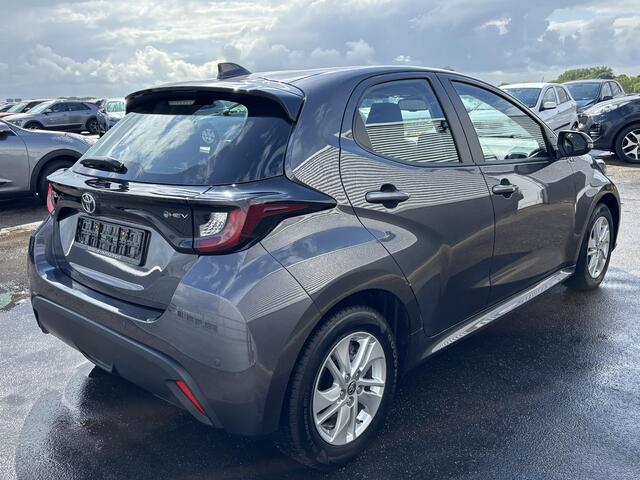 Toyota YARIS 1.5 Hybrid 115 Business Plus Parkeersensoren voor + achter, Stoelverwarming & Stuurwiel verwarmd, Apple Carplay en/of Android auto navigatie, Adaptieve cruise control