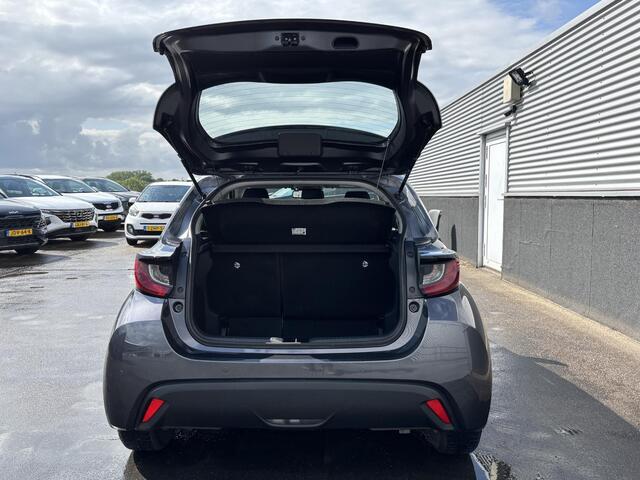 Toyota YARIS 1.5 Hybrid 115 Business Plus Parkeersensoren voor + achter, Stoelverwarming & Stuurwiel verwarmd, Apple Carplay en/of Android auto navigatie, Adaptieve cruise control