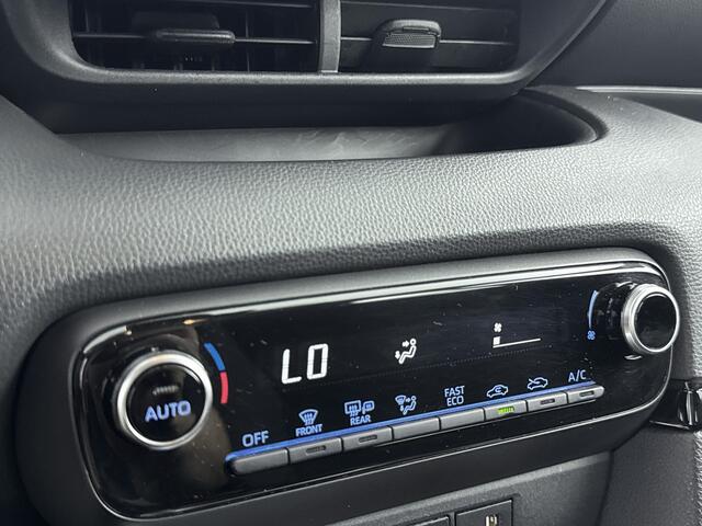 Toyota YARIS 1.5 Hybrid Dynamic Navi Automaat | Climate Control | Parkeercamera | Metallic Lak | Lichtmetalen Velgen |