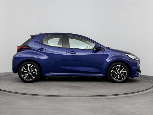 Toyota YARIS 1.5 Hybrid Dynamic Navi Automaat | Climate Control | Parkeercamera | Metallic Lak | Lichtmetalen Velgen |