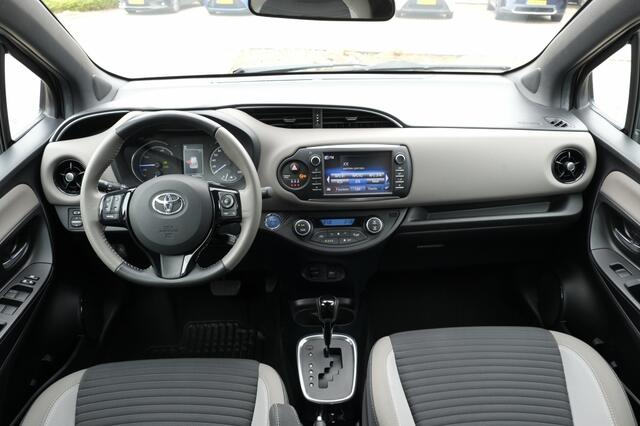 Toyota YARIS 1.5 Hybid Bi-Tone