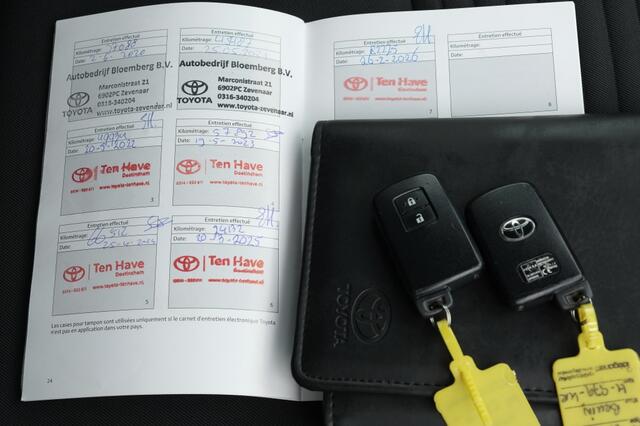 Toyota YARIS 1.5 Hybid Bi-Tone