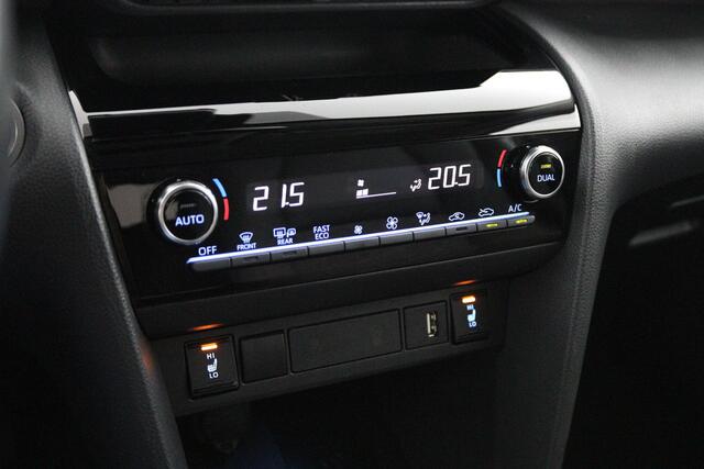 Toyota YARIS Cross 1.5 Hybrid Executive | Leder - Stof bekleding | Dodehoekherkening | Trekhaak | Parkeersensoren |
