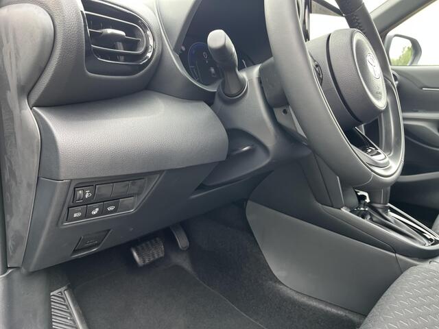 Toyota YARIS Cross 1.5 Hybride 130 pk Black Edition, Safety + Winter pakket.
