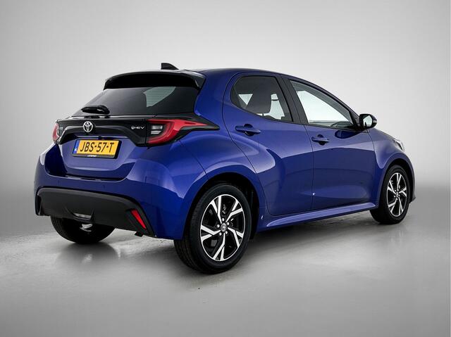 Toyota YARIS 1.5 Hybrid 115 Dynamic Comfort Pack | BTW voertuig | Dodehoek detectie | Stoel+stuurverwarming | Draadloze telefoonlader | Apple CarPlay/Android Auto | Cruise control Adaptive |