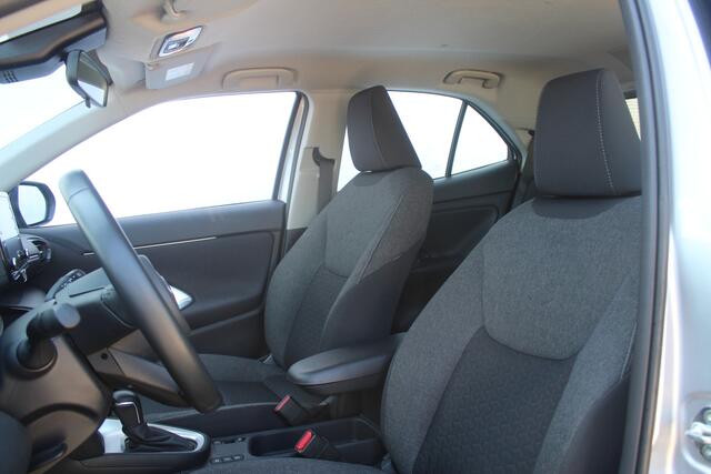 Toyota YARIS Cross 1.5 Hybrid Active Apple carplay/ android auto l All weather banden | Armsteun | Elektrisch inklapbare buitenspiegels | Climate control | Achteruitrijcamera | Verwarmbare spiege