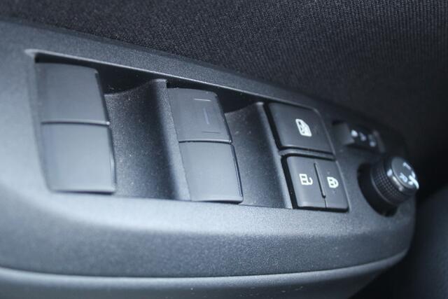 Toyota YARIS Cross 1.5 Hybrid Active Apple carplay/ android auto l All weather banden | Armsteun | Elektrisch inklapbare buitenspiegels | Climate control | Achteruitrijcamera | Verwarmbare spiege