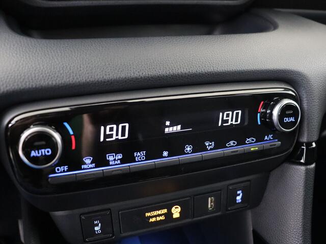 Toyota YARIS 1.5 Hybrid Launch Edition | Dealer Onderhouden | JBL | Head-Up Display | Dodehoek detectie | Parkeersensoren voor+achter | Stoelverwarming | Draadloze telefoonlader | Navigatie | Apple CarPlay/Android Auto |