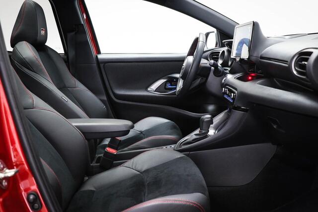 Toyota YARIS 1.5 Hybrid GR Sport | PREMIUM PACK | PANORAMADAK | HEAD UP | STUURVERWARMING