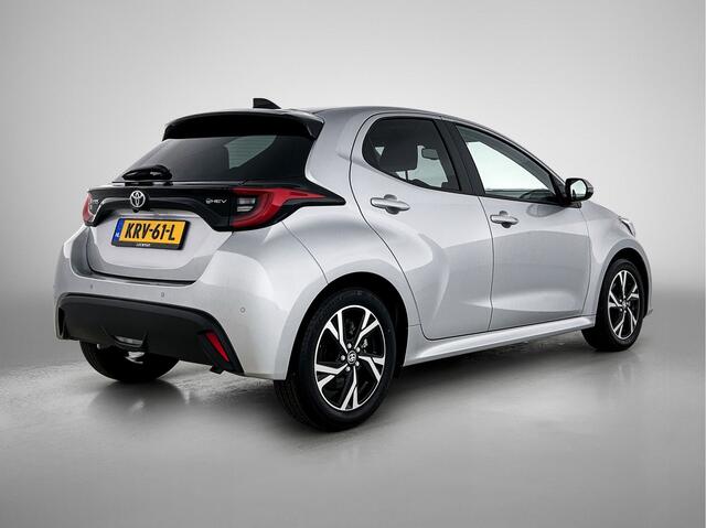 Toyota YARIS 1.5 Hybrid 115 First Edition Comfort Pack | BTW voertuig | Dodehoek detectie | Stoel+stuurverwarming | Parkeersensoren voor+achter | Draadloze telefoonlader | Cruise Control Adaptive | Apple CarPlay/Android Auto |