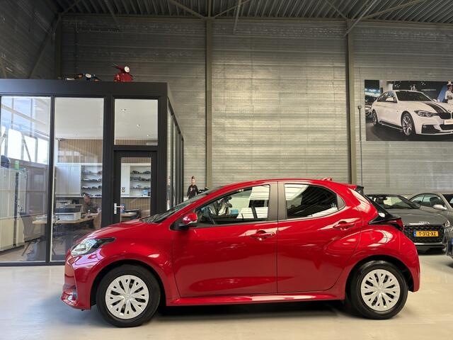 Toyota YARIS 1.5 Hybrid Active Camera, Adaptc. Cruise, Carplay Navi