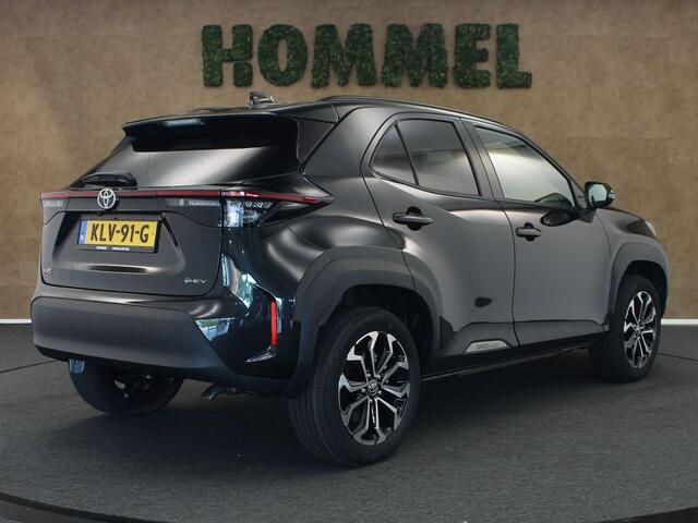 Toyota YARIS Cross 1.5 Hybrid 130 Dynamic DEMO VOERTUIG - DODEHOEKDETECTIE - VOORSTOELEN VERWARMD - STUURVERWARMING - VOORRUITVERWARMING - PARKEERSENSOREN VOOR EN ACHTER - KEYLESS ENTRY/START - ACHTERUITRIJCAMERA - ADAPTIEVE CRUISE CONTROL - GETINT GLAS ACHTER