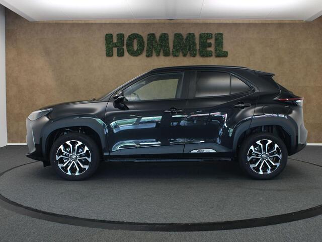 Toyota YARIS Cross 1.5 Hybrid 130 Dynamic DEMO VOERTUIG - DODEHOEKDETECTIE - VOORSTOELEN VERWARMD - STUURVERWARMING - VOORRUITVERWARMING - PARKEERSENSOREN VOOR EN ACHTER - KEYLESS ENTRY/START - ACHTERUITRIJCAMERA - ADAPTIEVE CRUISE CONTROL - GETINT GLAS ACHTER