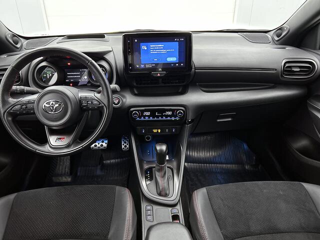 Toyota YARIS 1.5 Hybrid GR Sport + | BTW voertuig | Dealer onderhouden | JBL | Head-Up Display | Stoel+stuurverwarming | Dodehoek detectie | Parkeersensoren voor+achter |
