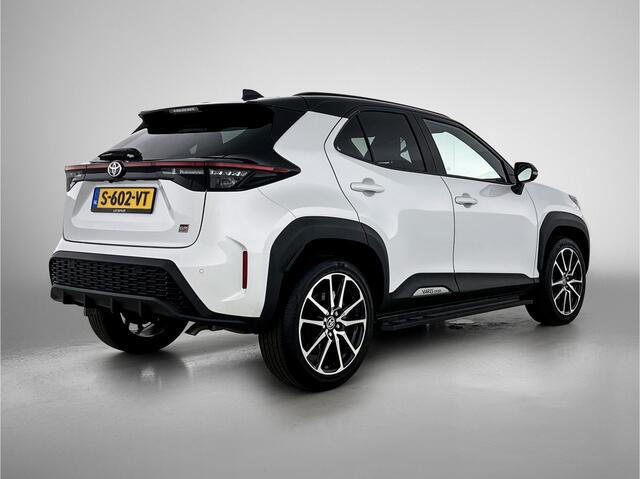 Toyota YARIS Cross 1.5 Hybrid GR Sport | Dealer onderhouden | JBL | Head-Up Display | Dodehoek detectie | Parkeersensoren voor+achter | Stoel+stuurverwarming | Full LED Adaptive | Elektrische Achterklep | Treeplanken |