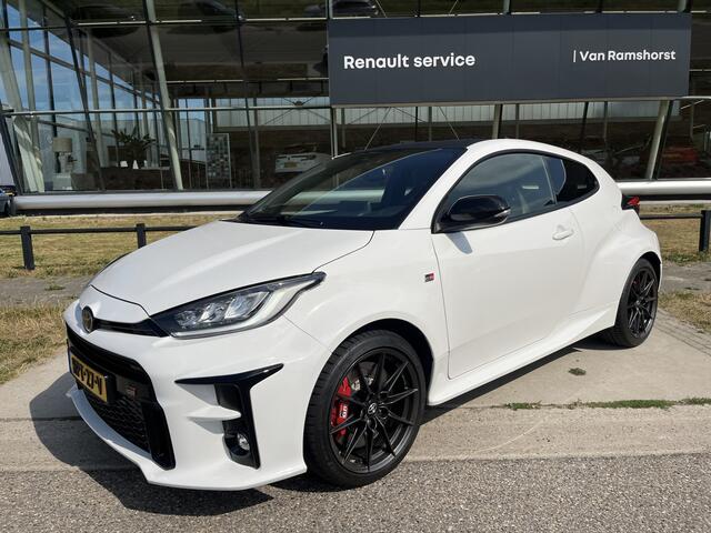Toyota YARIS 1.6 GR Performance 262PK / 4WD / Carbon dak / Sport Uitlaat / Winterpakket /