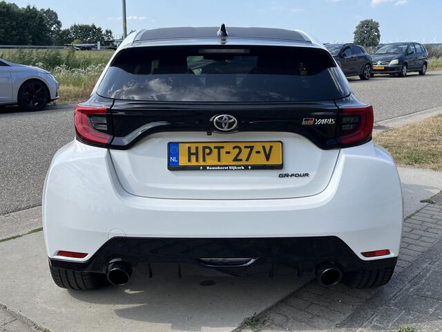 Toyota YARIS 1.6 GR Performance 262PK / 4WD / Carbon dak / Sport Uitlaat / Winterpakket /