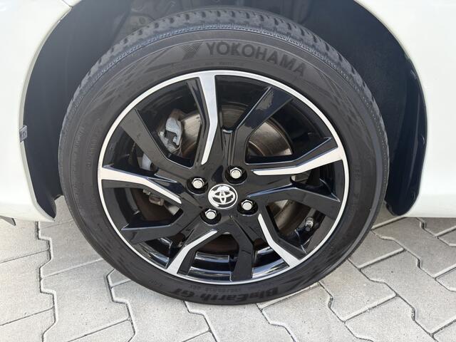 Toyota YARIS 1.5 Hybrid Bi-Tone | Navigatie | Trekhaak