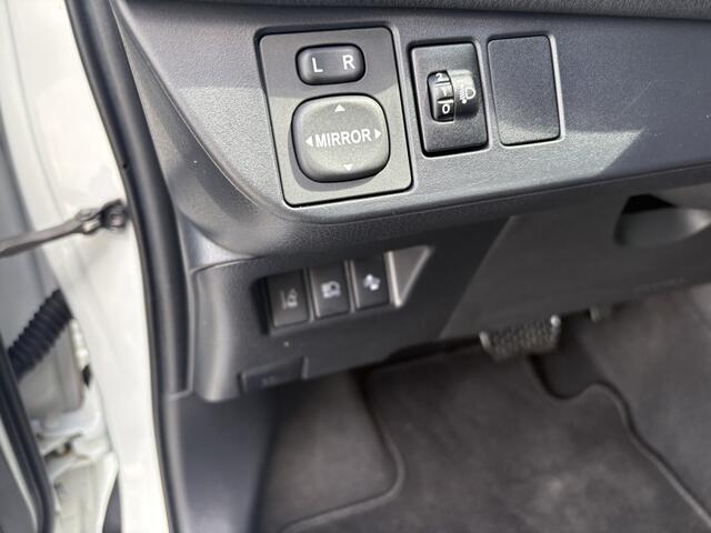 Toyota YARIS 1.5 Hybrid Bi-Tone | Navigatie | Trekhaak