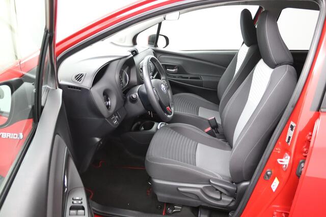 Toyota YARIS 1.5 Hybrid Design Sport | Origineel NL | Trekhaak | Privacy Glas | Climate Control | Cruise Control |