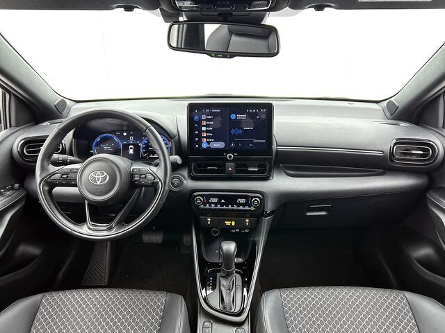 Toyota YARIS 1.5 Hybrid 130 Executive | BTW voertuig | Dodehoek detectie | Stoel+stuurverwarming | Parkeersensoren voor+achter | Draadloze telefoonlader | Navigatie | Apple CarPlay/Android Auto | Cruise Control Adaptive |