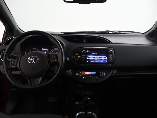 Toyota YARIS 1.5 Hybrid Energy Plus | Dealer onderhouden | Half leder/Alcantara bekleding | Parkeersensoren achter | Navigatie | Cruise Control | Climate control | Achteruitrijcamera | fotostudio