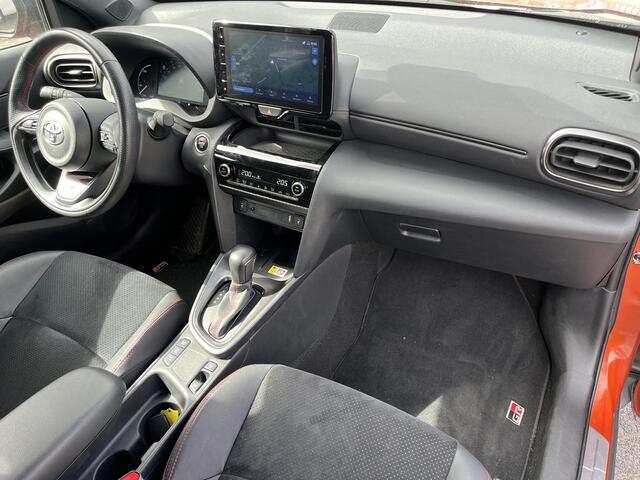 Toyota YARIS Cross 1.5 Hybrid GR Sport | Stoel- + stuurverwarming | Carplay | Parkeersensoren | Dode hoek waarschuwing |