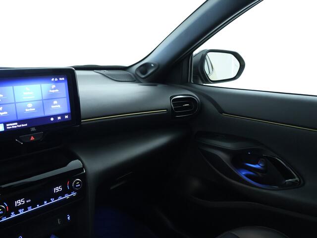 Toyota YARIS Cross 1.5 Hybrid Launch Edition AWD | Panoramadak | Trekhaak afneembaar | JBL | Head-Up Display | Dodehoek detectie | Lederen bekleding | Stoelverwarming | Elektrische achterklep |