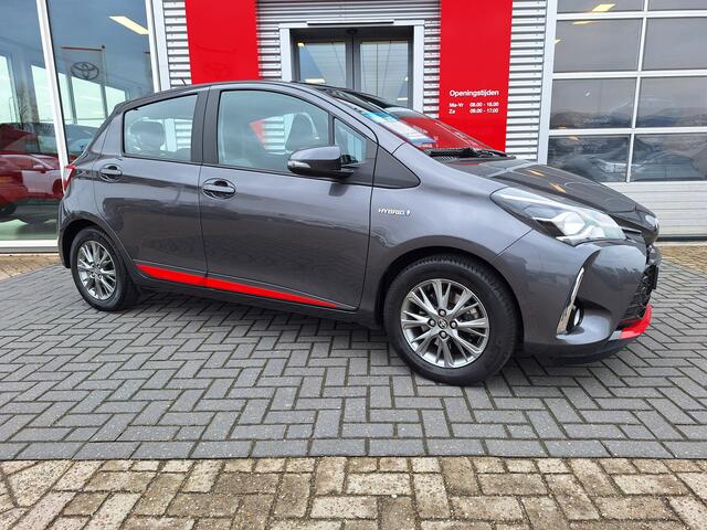 Toyota YARIS 1.5 Hybrid Design Red *Met trekhaak voor fietsendrager!*