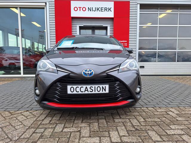 Toyota YARIS 1.5 Hybrid Design Red *Met trekhaak voor fietsendrager!*