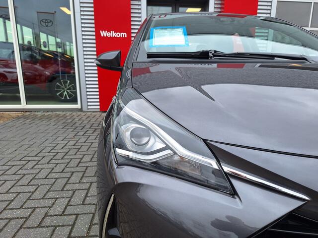 Toyota YARIS 1.5 Hybrid Design Red *Met trekhaak voor fietsendrager!*